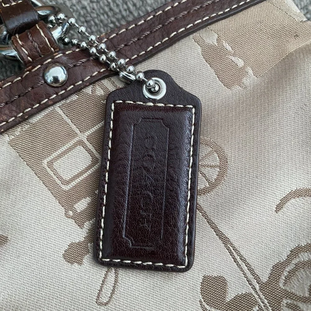 VINTAGE COACH HORSE AND CARRIAGE TOTE BAG - BROWN LEATHER TRIM - BAG CHARM - Picture 2 of 9
